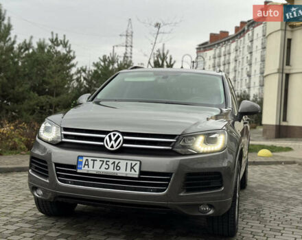 Серый Фольксваген Туарег, объемом двигателя 2.97 л и пробегом 285 тыс. км за 16990 $, фото 2 на Automoto.ua