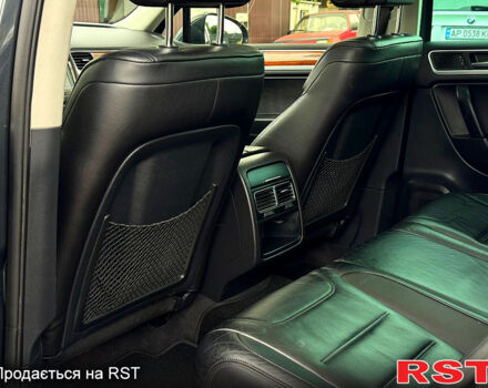 Серый Фольксваген Туарег, объемом двигателя 3 л и пробегом 308 тыс. км за 18500 $, фото 9 на Automoto.ua