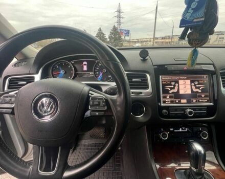 Серый Фольксваген Туарег, объемом двигателя 3 л и пробегом 290 тыс. км за 17999 $, фото 3 на Automoto.ua