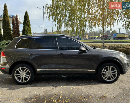 Сірий Фольксваген Туарег, об'ємом двигуна 3 л та пробігом 260 тис. км за 16700 $, фото 5 на Automoto.ua