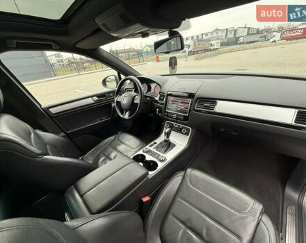 Сірий Фольксваген Туарег, об'ємом двигуна 3 л та пробігом 260 тис. км за 18700 $, фото 35 на Automoto.ua