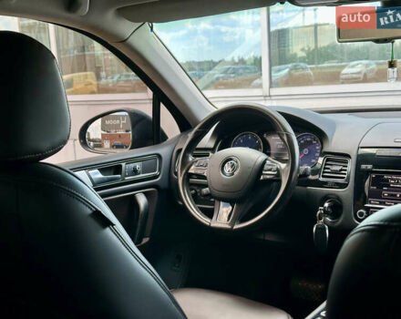 Серый Фольксваген Туарег, объемом двигателя 3 л и пробегом 226 тыс. км за 15490 $, фото 45 на Automoto.ua