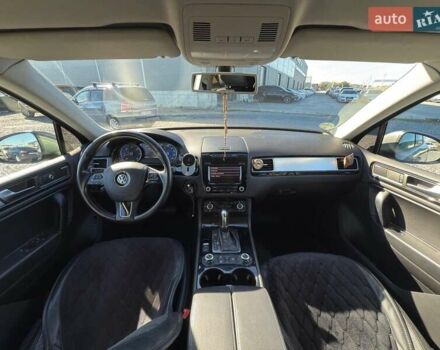 Серый Фольксваген Туарег, объемом двигателя 3 л и пробегом 294 тыс. км за 17890 $, фото 16 на Automoto.ua