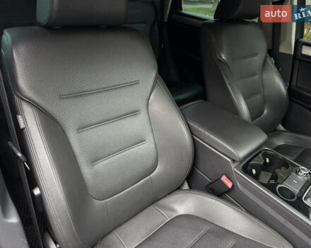 Серый Фольксваген Туарег, объемом двигателя 3 л и пробегом 260 тыс. км за 16700 $, фото 71 на Automoto.ua