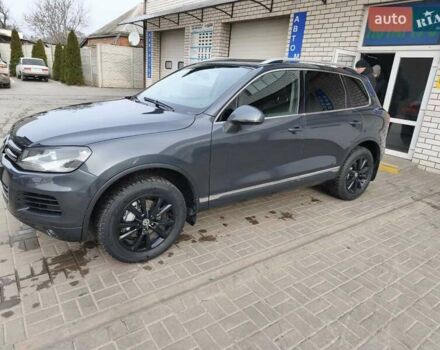 Серый Фольксваген Туарег, объемом двигателя 2.97 л и пробегом 298 тыс. км за 17000 $, фото 1 на Automoto.ua