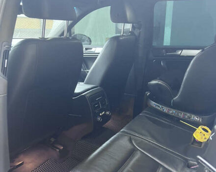 Серый Фольксваген Туарег, объемом двигателя 2.97 л и пробегом 281 тыс. км за 18000 $, фото 6 на Automoto.ua