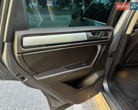 Сірий Фольксваген Туарег, об'ємом двигуна 2.97 л та пробігом 238 тис. км за 18300 $, фото 49 на Automoto.ua