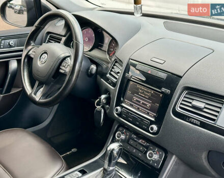 Серый Фольксваген Туарег, объемом двигателя 3 л и пробегом 226 тыс. км за 15490 $, фото 44 на Automoto.ua