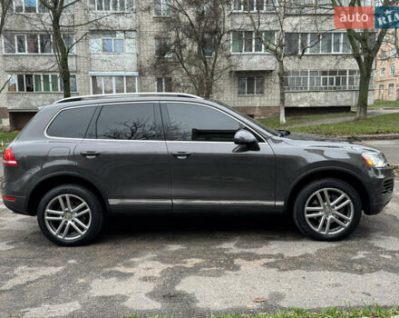 Серый Фольксваген Туарег, объемом двигателя 3 л и пробегом 260 тыс. км за 16700 $, фото 5 на Automoto.ua