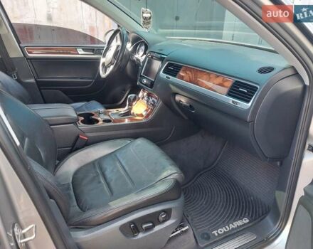 Сірий Фольксваген Туарег, об'ємом двигуна 3 л та пробігом 154 тис. км за 15800 $, фото 27 на Automoto.ua