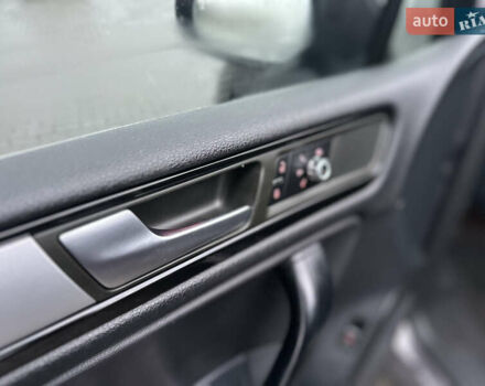 Сірий Фольксваген Туарег, об'ємом двигуна 3 л та пробігом 298 тис. км за 18500 $, фото 76 на Automoto.ua