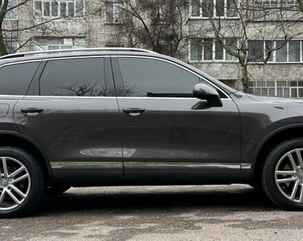 Серый Фольксваген Туарег, объемом двигателя 3 л и пробегом 260 тыс. км за 16700 $, фото 6 на Automoto.ua