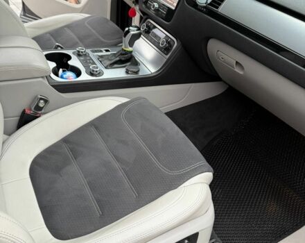 Серый Фольксваген Туарег, объемом двигателя 3 л и пробегом 277 тыс. км за 18300 $, фото 5 на Automoto.ua