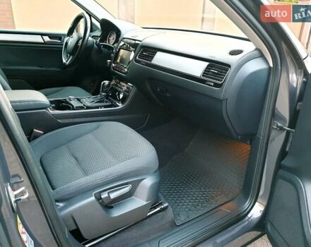 Сірий Фольксваген Туарег, об'ємом двигуна 2.97 л та пробігом 280 тис. км за 15769 $, фото 34 на Automoto.ua