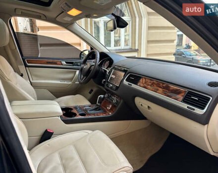 Серый Фольксваген Туарег, объемом двигателя 2.97 л и пробегом 300 тыс. км за 13400 $, фото 27 на Automoto.ua