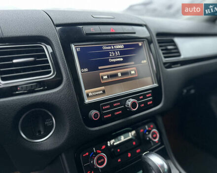 Сірий Фольксваген Туарег, об'ємом двигуна 3 л та пробігом 298 тис. км за 18500 $, фото 68 на Automoto.ua