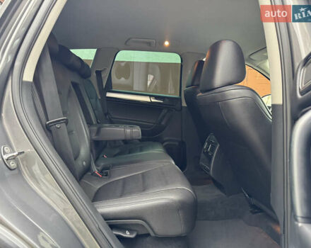 Серый Фольксваген Туарег, объемом двигателя 2.97 л и пробегом 285 тыс. км за 16990 $, фото 39 на Automoto.ua