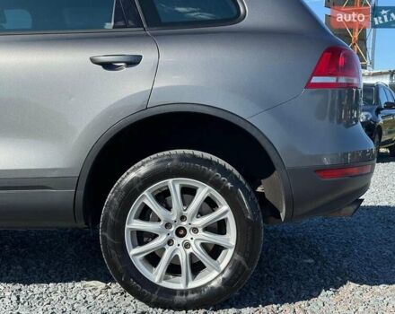 Серый Фольксваген Туарег, объемом двигателя 3 л и пробегом 294 тыс. км за 17890 $, фото 26 на Automoto.ua