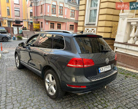 Серый Фольксваген Туарег, объемом двигателя 2.97 л и пробегом 300 тыс. км за 13400 $, фото 4 на Automoto.ua