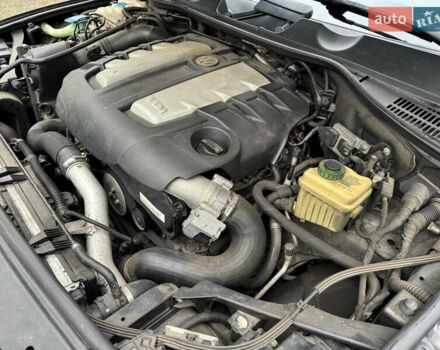 Серый Фольксваген Туарег, объемом двигателя 3 л и пробегом 260 тыс. км за 16700 $, фото 85 на Automoto.ua