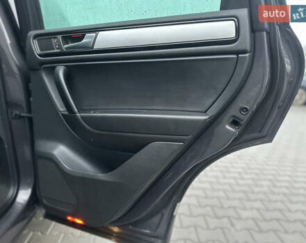 Сірий Фольксваген Туарег, об'ємом двигуна 3 л та пробігом 298 тис. км за 18500 $, фото 94 на Automoto.ua