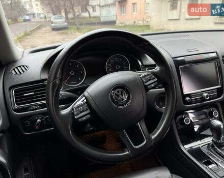 Серый Фольксваген Туарег, объемом двигателя 3 л и пробегом 260 тыс. км за 16700 $, фото 51 на Automoto.ua