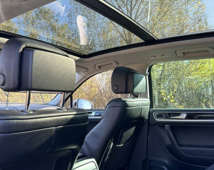 Серый Фольксваген Туарег, объемом двигателя 2.97 л и пробегом 296 тыс. км за 21000 $, фото 13 на Automoto.ua