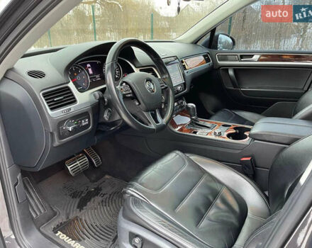 Сірий Фольксваген Туарег, об'ємом двигуна 3 л та пробігом 275 тис. км за 17400 $, фото 10 на Automoto.ua