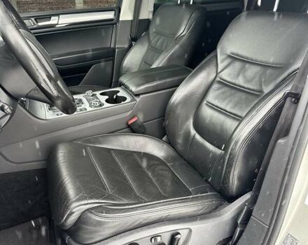 Серый Фольксваген Туарег, объемом двигателя 3 л и пробегом 190 тыс. км за 22700 $, фото 42 на Automoto.ua