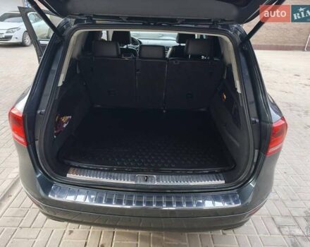 Серый Фольксваген Туарег, объемом двигателя 2.97 л и пробегом 298 тыс. км за 17000 $, фото 10 на Automoto.ua