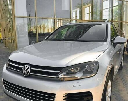 Серый Фольксваген Туарег, объемом двигателя 3 л и пробегом 286 тыс. км за 17900 $, фото 2 на Automoto.ua