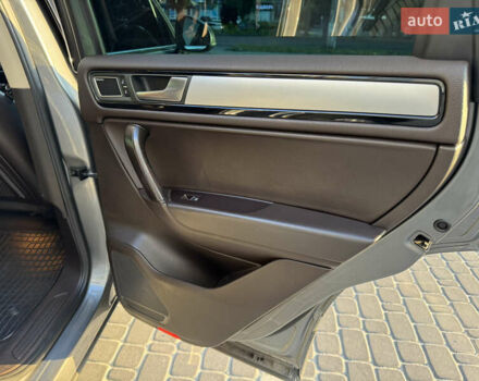 Сірий Фольксваген Туарег, об'ємом двигуна 2.97 л та пробігом 238 тис. км за 18300 $, фото 51 на Automoto.ua