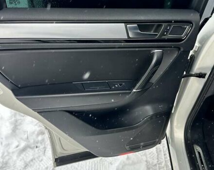 Серый Фольксваген Туарег, объемом двигателя 3 л и пробегом 190 тыс. км за 22700 $, фото 58 на Automoto.ua