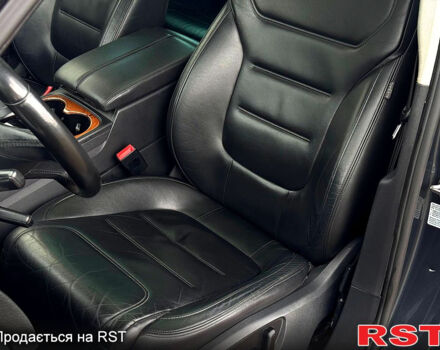 Серый Фольксваген Туарег, объемом двигателя 3 л и пробегом 308 тыс. км за 18500 $, фото 8 на Automoto.ua