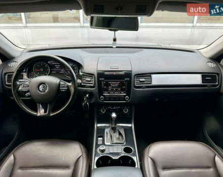 Серый Фольксваген Туарег, объемом двигателя 3 л и пробегом 226 тыс. км за 15490 $, фото 47 на Automoto.ua