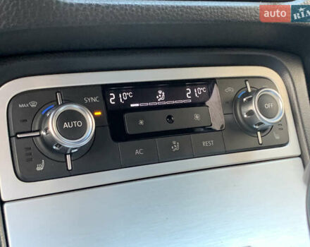 Серый Фольксваген Туарег, объемом двигателя 3 л и пробегом 260 тыс. км за 18899 $, фото 59 на Automoto.ua