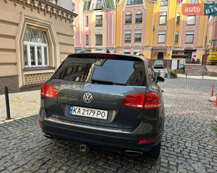 Серый Фольксваген Туарег, объемом двигателя 2.97 л и пробегом 300 тыс. км за 13400 $, фото 6 на Automoto.ua