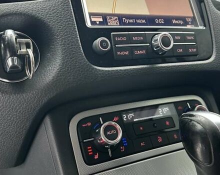 Серый Фольксваген Туарег, объемом двигателя 3 л и пробегом 190 тыс. км за 22700 $, фото 60 на Automoto.ua