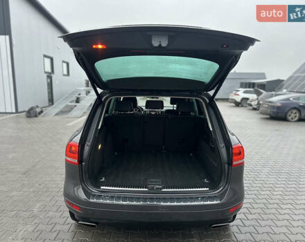 Сірий Фольксваген Туарег, об'ємом двигуна 3 л та пробігом 298 тис. км за 18500 $, фото 91 на Automoto.ua