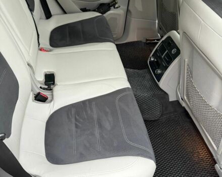 Серый Фольксваген Туарег, объемом двигателя 3 л и пробегом 277 тыс. км за 18300 $, фото 4 на Automoto.ua