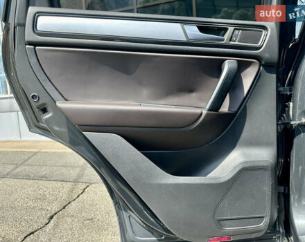 Серый Фольксваген Туарег, объемом двигателя 3 л и пробегом 226 тыс. км за 15490 $, фото 32 на Automoto.ua