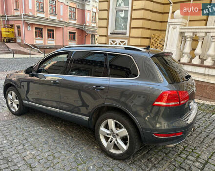 Серый Фольксваген Туарег, объемом двигателя 2.97 л и пробегом 300 тыс. км за 13400 $, фото 3 на Automoto.ua
