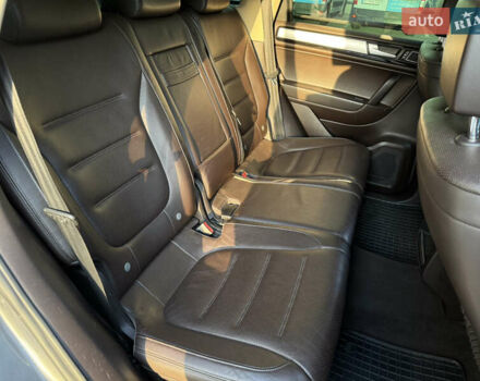 Сірий Фольксваген Туарег, об'ємом двигуна 2.97 л та пробігом 238 тис. км за 18300 $, фото 52 на Automoto.ua