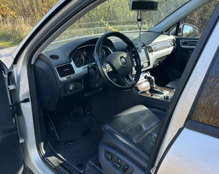 Серый Фольксваген Туарег, объемом двигателя 2.97 л и пробегом 296 тыс. км за 21000 $, фото 7 на Automoto.ua