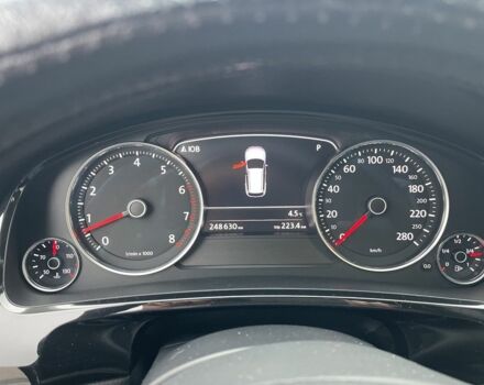 Серый Фольксваген Туарег, объемом двигателя 3.6 л и пробегом 249 тыс. км за 12700 $, фото 16 на Automoto.ua