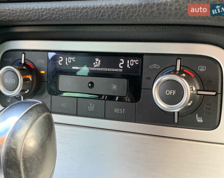 Серый Фольксваген Туарег, объемом двигателя 3 л и пробегом 260 тыс. км за 18899 $, фото 42 на Automoto.ua