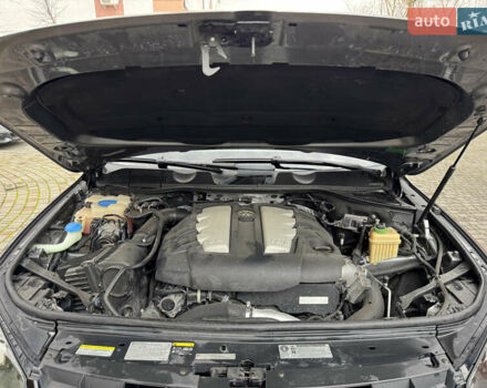 Серый Фольксваген Туарег, объемом двигателя 2.97 л и пробегом 285 тыс. км за 16990 $, фото 47 на Automoto.ua