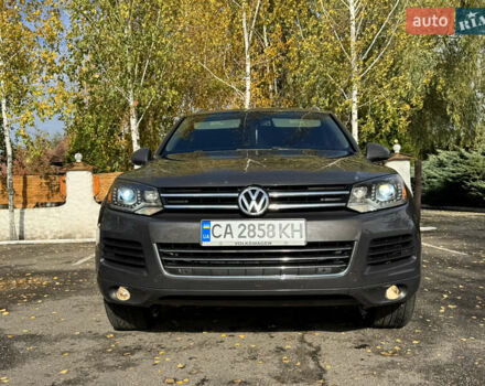 Сірий Фольксваген Туарег, об'ємом двигуна 3 л та пробігом 260 тис. км за 16700 $, фото 2 на Automoto.ua