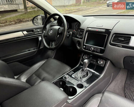 Серый Фольксваген Туарег, объемом двигателя 3 л и пробегом 260 тыс. км за 16700 $, фото 46 на Automoto.ua