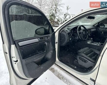 Серый Фольксваген Туарег, объемом двигателя 3 л и пробегом 190 тыс. км за 22700 $, фото 45 на Automoto.ua